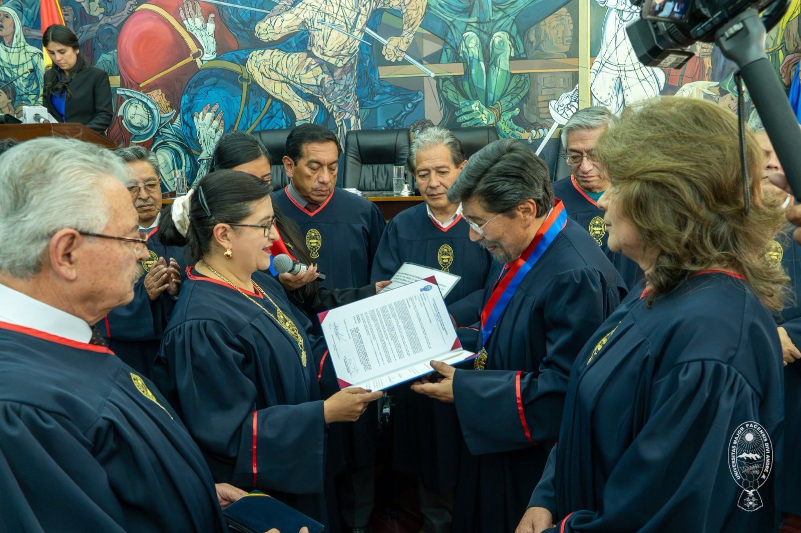Roger Carvajal, el científico que une saberes ancestrales con ciencia y estudia el impacto del mercurio, es Honoris Causa de la UMSA
